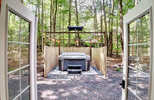 Pocono Pines Ski Chalet | Lake Naomi Poconos Gem★HotTub+Game Room+Fire Pit Mid-Mod Chalet★Golden Owl PA