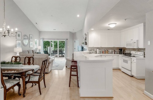 Cornelius Condo | Lake Norman Luxury Waterfront 3rd floor Condo with Elevator, Pool, Tennis