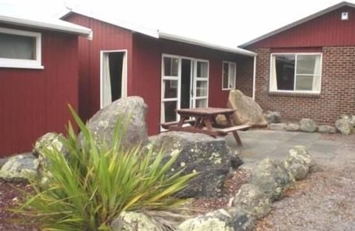 Waitahanui House | Lake and Mountain views