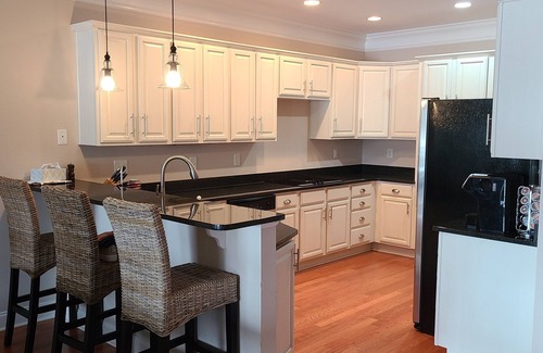 Lake Oconee Condo | Lake Oconee condo - Lakefront, sleeps 12! Shared sandy beach and swimming area