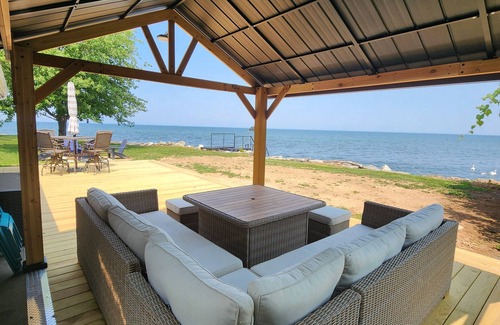 Lyndonville House | Lake Ontario waterfront home, close to Erie Canal & Niagara Falls