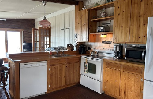 Town of Somerset Cabin | Lake Ontario Waterfront - Niagara Falls Area