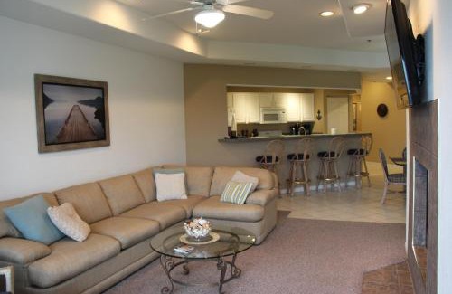 Lake Ozark Apartment | Lake Ozarks Get Away Topsider