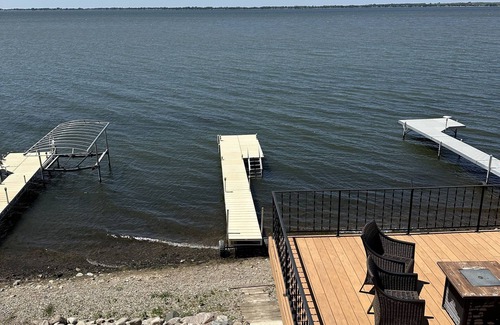 Estelline House | Lake Poinsett waterfront home with beautiful sunset views