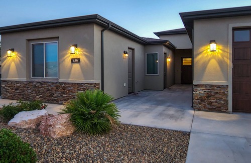 Page Apartment | Lake Powell Starry Themed Suite near Antelope Canyon, Unit #2