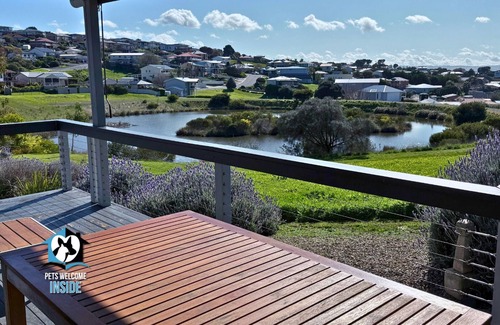 Encounter Bay House | Lake & Reserve Front Bird Haven - 3BR