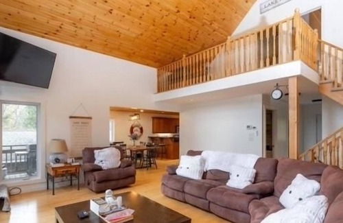 Muskoka Lakes Cottage | Lake Rosseau, Muskoka Waterfront 6bedroom. Large wrap around deck.