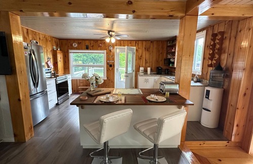 Muskoka Lakes Cottage | Lake Rosseau Water's Edge Retreat
