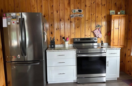 Muskoka Lakes Cottage | Lake Rosseau Water's Edge Retreat
