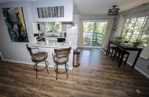Tahoe Paradise House | Lake Tahoe Mountains - Kayaks, Bikes, Pet friendly