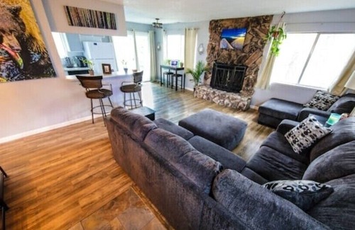 Tahoe Paradise House | Lake Tahoe Mountains - Kayaks, Bikes, Pet friendly