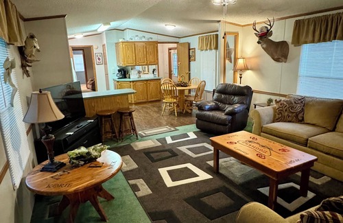 Kingston House | Lake Texoma Cabin: Relaxing, quiet, great fishing & just minutes from the water!