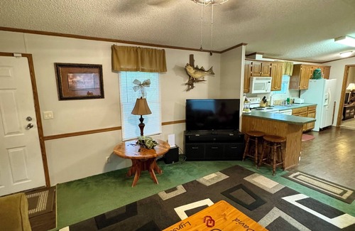 Kingston House | Lake Texoma Cabin: Relaxing, quiet, great fishing & just minutes from the water!