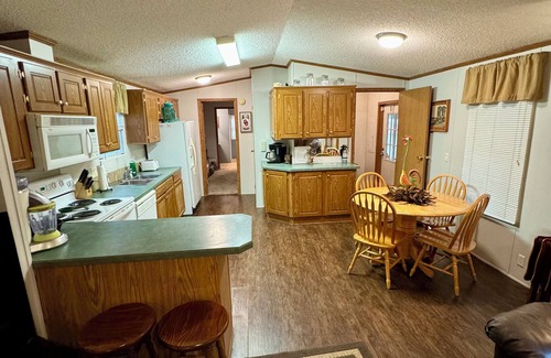 Kingston House | Lake Texoma Cabin: Relaxing, quiet, great fishing & just minutes from the water!