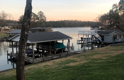 Mount Gilead House | Lake Tillery Waterfront home with Kayaks, paddle board and paddle boat!