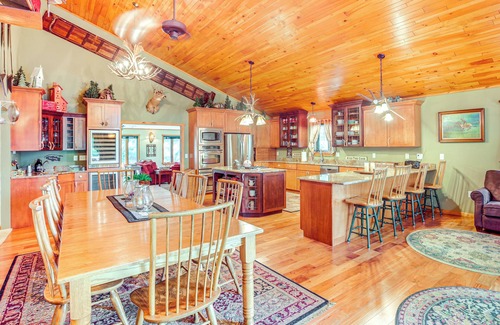 Lake Tomahawk Cabin | Lake Tomahawk Fall Retreat w/Foliage & Lake Views
