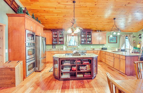 Lake Tomahawk Cabin | Lake Tomahawk Fall Retreat w/Foliage & Lake Views