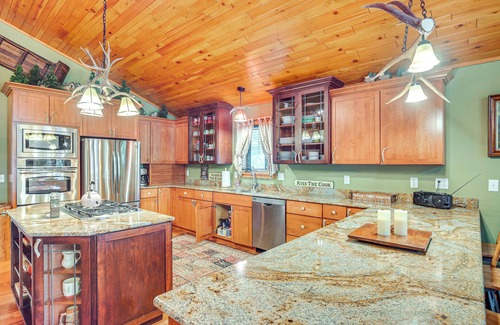 Lake Tomahawk Cabin | Lake Tomahawk Fall Retreat w/Foliage & Lake Views