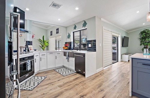 Lake Valencia House | Lake Valencia Cove -Pool Heating Avail