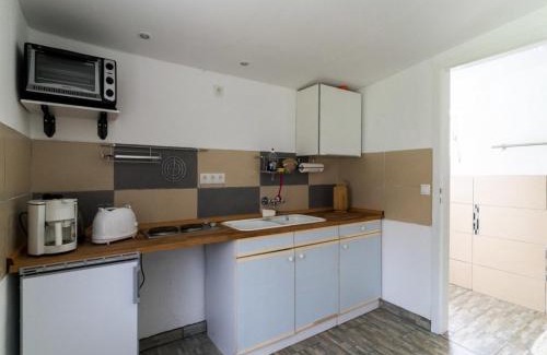 Kalkhorst Apartment | Lake-View Apartment in Klein Pravtshagen with Garden
