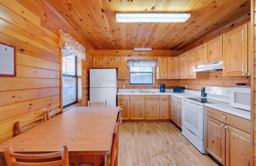 Byrdstown Cabin | Lake View Bliss: 2-Bedroom Cabin on Enchanting Dale Hollow Lake #6!