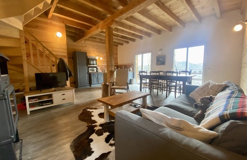 Miremont Ski Chalet | Lake view chalet