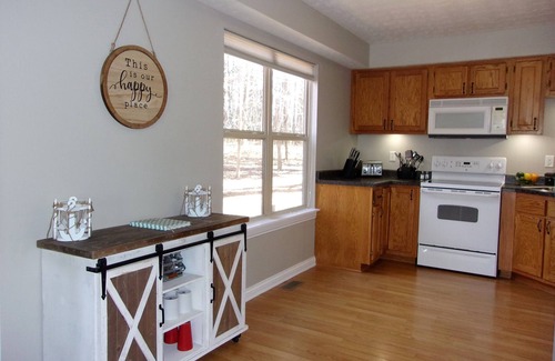Bronston House | Lake View Home on Beautiful Lake Cumberland - Watson's INN the Woods