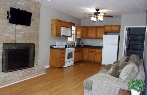 Bronston House | Lake View Home on Beautiful Lake Cumberland - Watson's INN the Woods