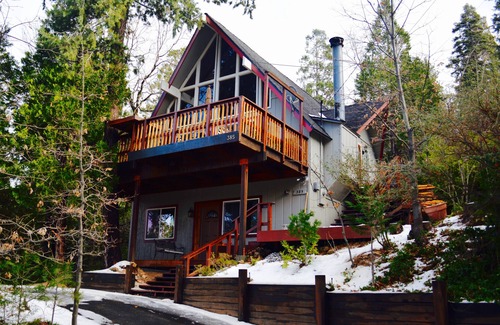 Cedar Glen Cabin | Lake View Romantic & Relaxing Cabin Getaway
