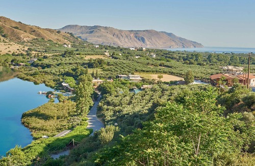 Kavallos Villa | Lake View Villa II
