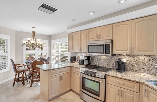 North Naples Villa | Lake View Villa with a 1 Car Garage, 2 Bedrooms in Lakeside of Naples, Fl