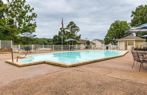 Osage Beach Apartment | Lake Views and Pool Access Condo in Osage Beach!