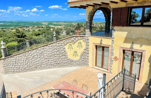 Montefiascone Villa | LAKE VIEWS BOLSENA-EXCLUSIVE VILLA/POOL/JACUZZI/SLEEPS 24/CHILDRENS PLAYGROUND