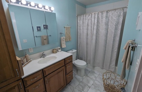 Lorain House | LAKE VIEWS!Cozy Lakeside Retreat across the street from Marina and Fishing Pier.