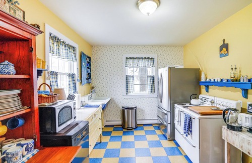 Pittsfield Cottage | Lake Views & Dock Access - Pittsfield Cottage!