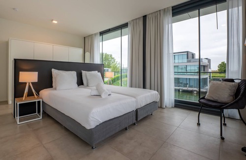 Arnemuiden Villa | Lake villa on the Veerse Meer with dock- Harbour Villas Zeeland - 8 persons