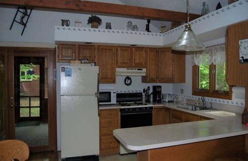 Moultonborough Cabin | Lake Winni 2 bedroom plus den - large sandy beach, kayaks at Deepwood Lodges