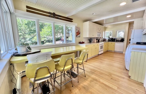 Laconia House | Lake Winni- Amazing waterfront oasis- beach, dock and more!