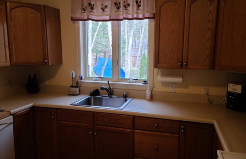 Laconia House | Lake Winnipesaukee area private hot tub