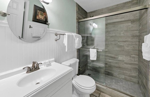 Miramar Beach Cottage | Lakefront 120 1 Bedroom Condo by Redawning