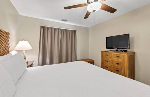Miramar Beach Cottage | Lakefront 120 1 Bedroom Condo by Redawning