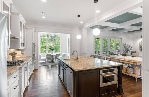Bowling Green House | Lakefront 5 bedroom- Firepit, Bar, Screen Porch, Bunkroom!