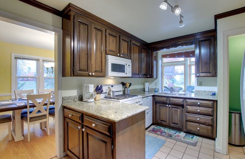 Algoma House | Lakefront Algoma Home w/Deck, Grill & Fireplace