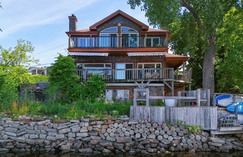 Pincourt House | Lakefront Appart near Montreal 15 min Airport