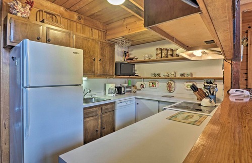 Glendale House | Lakefront Berkshires Retreat w/Deck, Dock & Boat!