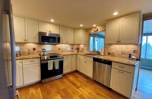 Locust Lake Village House | Lakefront Chalet Golf Cart, Pontoon & Kayak in LLV