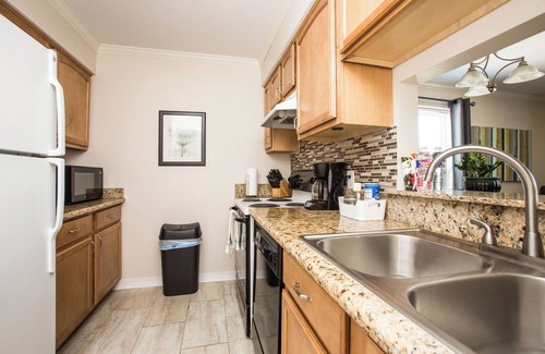 Bucktown Apartment | Lakefront Comfort #2