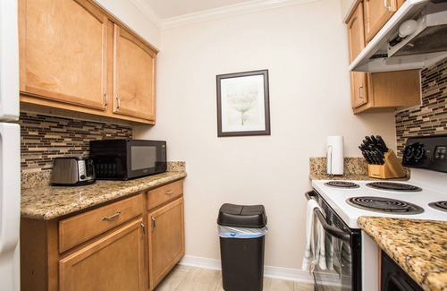 Bucktown Apartment | Lakefront Comfort #2