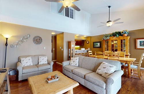 McCall Condo | Lakefront condo w/enclosed balcony, lovely views & shared seasonal pool/beach