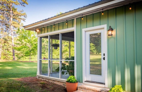Rolling Wood House | Lakefront Cottage minutes from Oxford